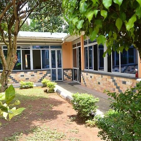 Mukono Town Merian Gardens And Guest House מראה חיצוני תמונה