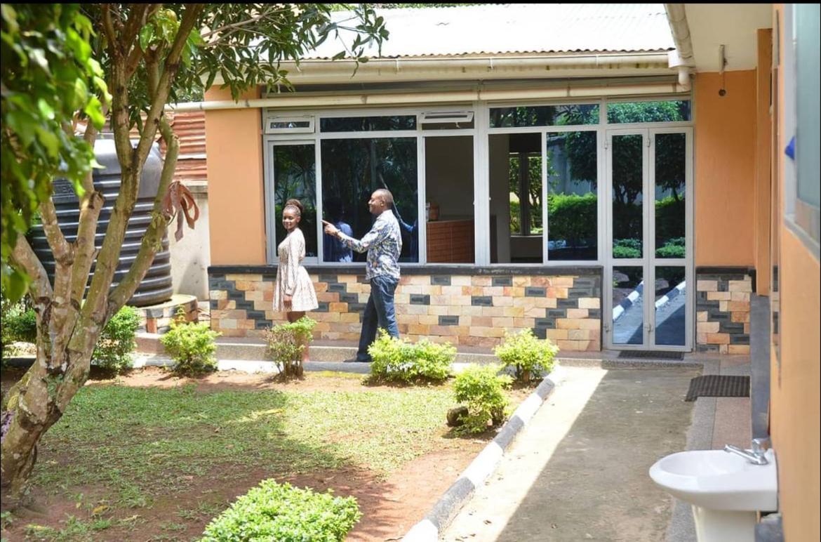 Mukono Town Merian Gardens And Guest House מראה חיצוני תמונה