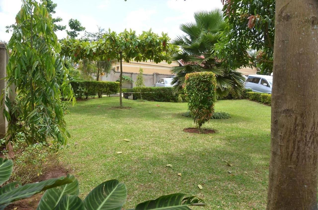 Mukono Town Merian Gardens And Guest House מראה חיצוני תמונה