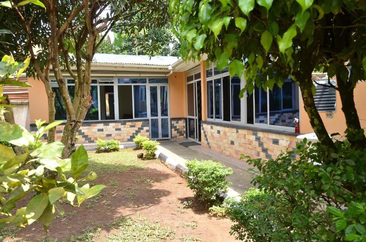 Mukono Town Merian Gardens And Guest House מראה חיצוני תמונה