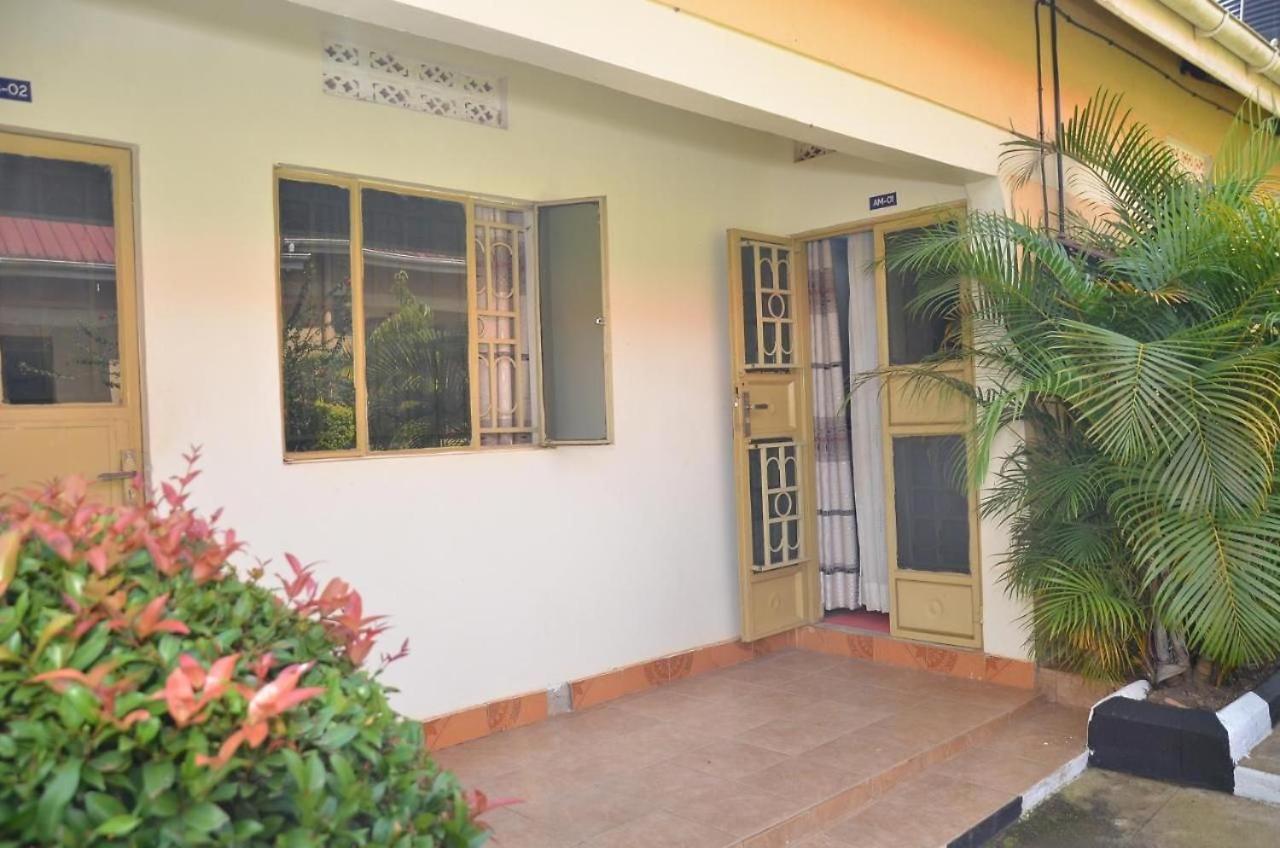 Mukono Town Merian Gardens And Guest House מראה חיצוני תמונה